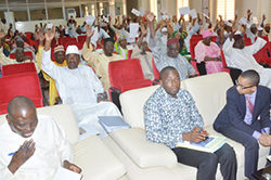 Assemblée Nationale : Les députés nationaux adoptent le projet de loi des finances 2018 équilibré en recettes et en dépenses à un montant de 1 900,86 milliards FCFA