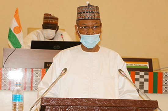 Assemblée Nationale : les parlementaires adoptent le budget général de l’Etat 2021 équilibré en Recettes et en dépenses à 2.644,53 milliards de FCFA.