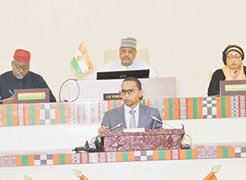 Présentation Solennelle à L’Assemblée Nationale du Projet de Loi de Finances au titre de l’année budgétaire 2023 : Le Budget Général de l’Etat proposé, s’élève À 3.245,44 Milliards équilibré en recettes et en dépenses Présentation Solennelle à L’Assemblée Nationale du Projet de Loi de Finances au titre de l’année budgétaire 2023 : Le Budget Général de l’Etat proposé, s’élève À 3.245,44 Milliards équilibré en recettes et en dépenses