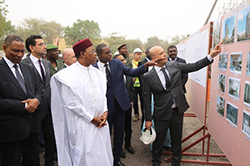 Le Président de la République, SEM Issoufou Mahamadou a visité jeudi matin le chantier de construction du Ministère des Finances 